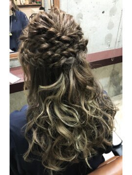 フィックス ヘアー(FIX hair) 定番ハーフアップスタイル！こなれヘア/シニヨン/ゆるふわカール