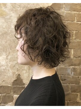 マギーヘア(magiy hair) くしゃっとボリューミーパーマ［magiyhair 西部笑］