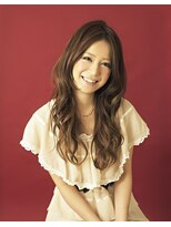 ラーサ(LaHzA) 毛先に厚みを残したナチュラルウェーブのふんわりロングスタイル