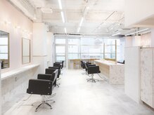 ラルユー 金山(LallYou)の雰囲気（広々と気持ちい店内♪【【顔周りカット/前髪/レイヤーカット】）