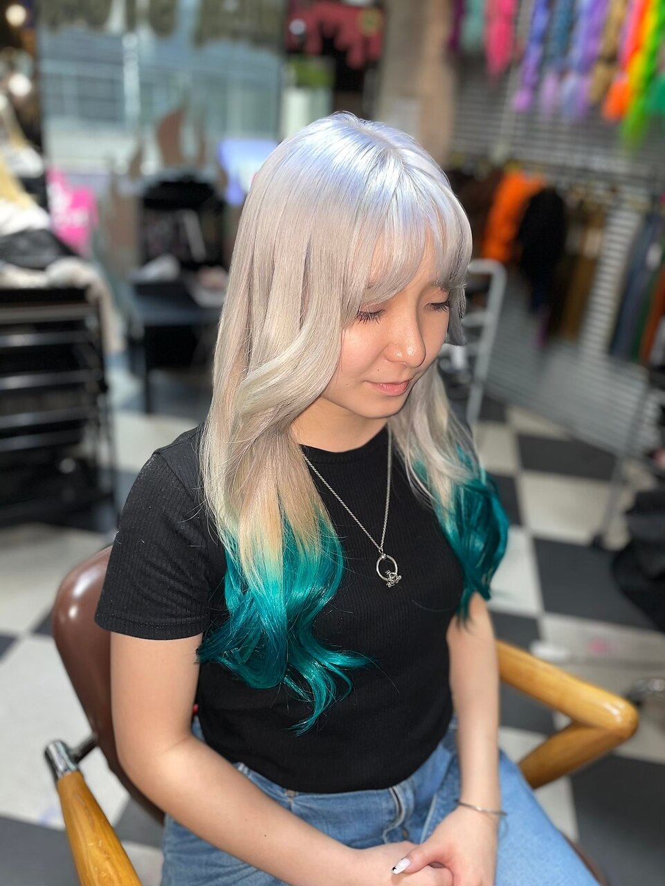 ホワイトカラー毛先エメラルドグリーン【ヘアカラー】【派手髪