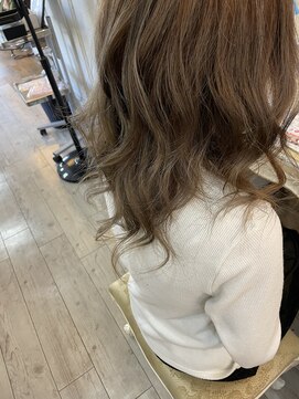 ハグエヴェック(HUG AVEC) パールベージュ