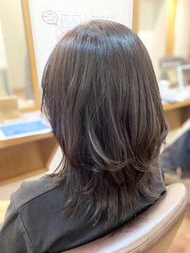 フリージア(freesia) 30代40代50代/ふんわりミディアム/大人可愛い