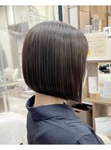ナチュラル前下がりボブ