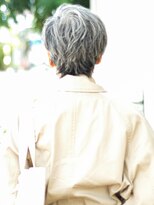 ビュートリアム 福岡(BEAUTRIUM) 左右のデザインを変えたアシンメトリーショートカット