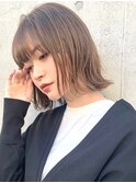 顔周りレイヤーカットくびれヘアミルクティーベージュカラー