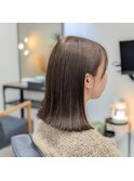 切りっぱなしボブスタイル外ハネグレージュ