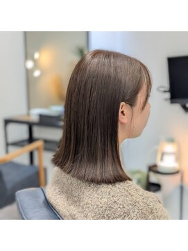 リグレイス(Re×Grace) 切りっぱなしボブスタイル外ハネグレージュ