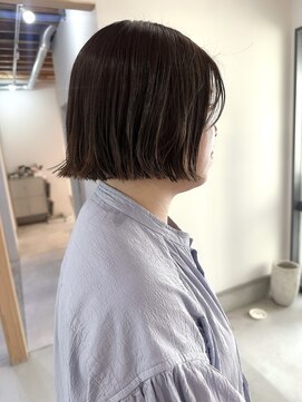 レンク(LENC) 顎上の切りっぱなしボブ