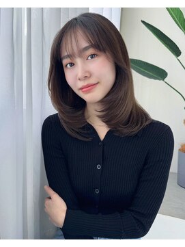 リス バイ ソヨン(Lis by SOYON) レイヤーカットワンカールセミディシアカラーオリーブベージュ