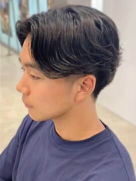 シャルムバイケンジ(Charm.by KENJE) メンズパーマ波巻きツイストスパイラル刈り上げセンターパート