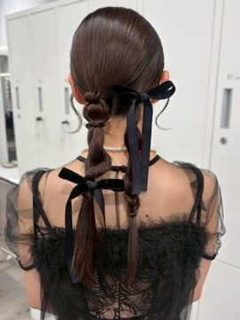 ヘアセット 編みおろしツイン  お呼ばれ 結婚式 リボン 20代 