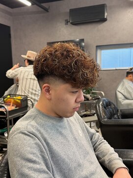 リッチブランドアンドコー(Rich Brand&Co) スペインカール ハイライトカラー メンズカット メンズパーマ