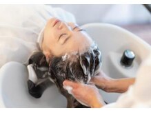 美容室ピアスの雰囲気（ねむり姫(ヘッドスパ)・・頭皮の洗浄＆頭皮のツボ押しマッサージ）