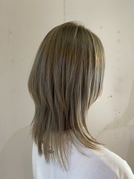 アルベリーヘアーアンドスパ 掛川中央店(ALBELY hair&spa) ハイトーンカラー　レイヤースタイル