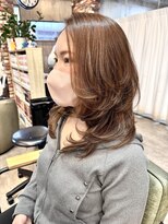ルーナヘアー(LUNA hair)&nbsp;くびれミディアムレイヤーカット前髪なしウルフハイトーン30代
