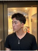 動きと立体感を楽しむ爽やかピンパーマスタイル