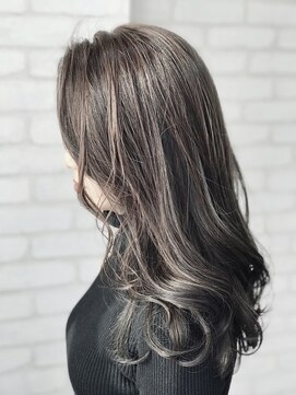 アヴェク トワ(avec toi) 3Dハイライト&ローライト×グレーアッシュ×立体感