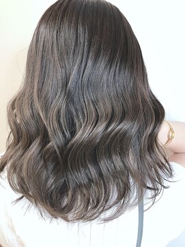 ジーナ 銀座(Zina) 小顔オリーブカラーボブルフハイライトカラークールショート