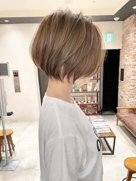 バンプ ギンザ(BUMP GINZA) 《30代40代》白髪ぼかしハイライト×前下がりボブ【イケダ】
