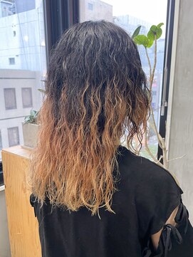 テトヘアー(teto hair) パーマ　ブリーチパーマ　スパイラルパーマ　ミディアムウルフ