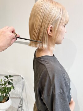 イル(ill) ホワイト ベージュ ハイトーン ブリーチ 大須