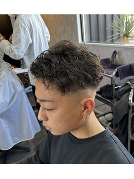 ヘアーアトリエルキナ(hair atelier LUCINA) スキンフェードスパイラルパーマメンズパーマメンズカット波巻き