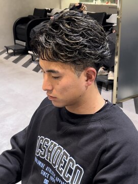 ゼスト リル 新宿(ZEST lill) フェザーパーマ フェザーショート ホワイトメッシュ 新宿