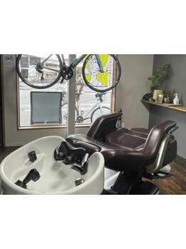 大人気のヘッドスパで日々の疲れもリフレッシュ！忙しい方でも仕事帰りや仕事の合間にも通える◎