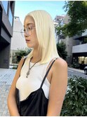 夏に叶えたい色落ちしないプラチナブロンドと切りっぱなしボブ