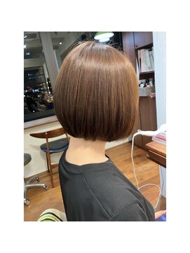 エルサフィロ キタハマ(el zafiro kitahama) 20×30×40代×ショートボブ×グレージュカラー×シンプルボブ