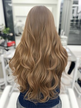 アマトウキョウスマートサロン(AMA TOKYO×Smart Salon) ヘーゼルベージュ　ブリーチなし　レイヤーカット　海外風