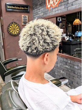 フォーコーナーズカットショップスリーセント 栄(FourCornersCutShop 3/cent) 【テーパースパイキー】