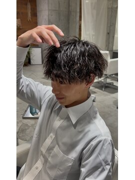 ミリ(milli Produce by ITAKURA) ツイストスパイラルパーマ