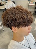 渋谷緩め波巻きスパイラルパーマメンズマッシュウルフカット