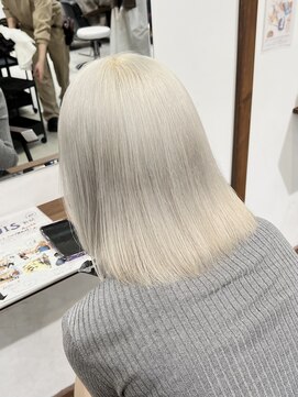 ルイ(ROUIS produced by LUCK 津田沼) ROUIS 津田沼　ホワイトカラー