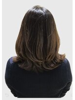 アルム(arum) 上品に揺れる大人ミディレイヤー