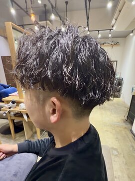 ブゾン(buZon) 【buZon】刈り上げセンターパート波巻きツイストスパイラル