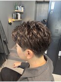 グリースで作る大人の無造作フェザーパーマ