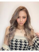 ローレン(Rollen)&nbsp;パールグレージュ×シールエクステで上品ギャルヘア