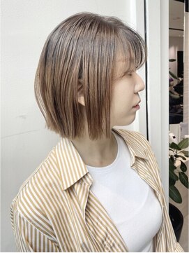 ステア ケース(stair case) 韓国切りっぱなし重めボブタッセル顔まわりカット20代30代