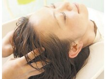 こんな気持ち良いヘッドスパ初めてと高評価の口コミを頂く自慢度の高いアロマオイルヘッドスパ♪