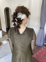 ヘアーアイスカルテット(HAIR ICI QUARTET)&nbsp;お呼ばれへア編みおろしツインヘアアレンジ