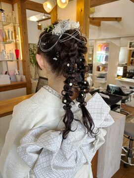 ギャラクシー ヘアードレッサーズ(galaxy hairdressers) 成人式ツイン編みおろしヘアアレンジ