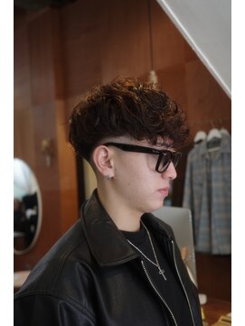 エディ(Edy) メンズパーマスペインカール刈り上げスキンフェード外国人風