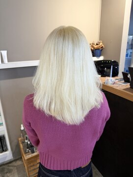 派手髪・ハイトーンカラー・デザインカラー・ブリーチ専門美容室 ブロンドブロンドカラーホワイトブロンド抜きっぱなしブリーチ