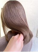 くすみ感がちょうどいいミルクティーベージュ