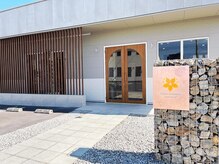 ポレン ドレッサーズ(Pollen Dressers)の雰囲気（[広い駐車場］大型駐車場のおかげで車でのご来店もスムーズ♪）