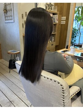 アングリッド(un gird) ダークトーン×透明感