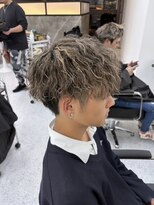 メンズカット リア(Men’s cut riah)&nbsp;ツイストスパイラルパーマツーブロック刈り上げメンズマッシュ